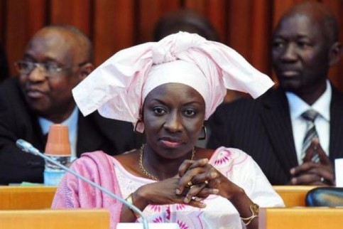 546531-aminata-toure-ministre-de-la-justice-du-senegal-le-19-decembre-2012-a-dakar-a1a18af1