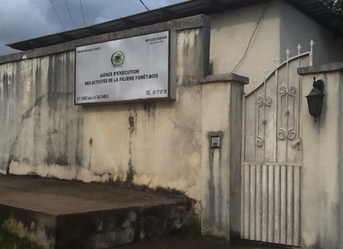 La signalétique de l’AEAFFB est toujours visible sur le siège social abandonné avec impayés de loyer. © Gabonreview