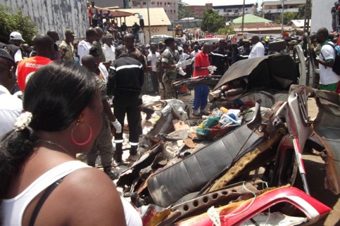 Les restes du minibus témoignent de la gravité de l’accident @gabonactu.com
