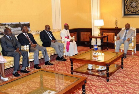 L’audience accordée par le président de la République à la famille d’André Mba Obame. © DCP-Gabon
