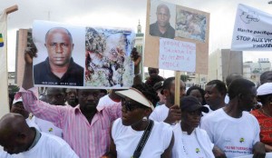 Amadou Yogno, sur les affichettes, lors de la grande manifestation du 11 mai 2013 contre les crimes rituels. © Facebook/Sylvia Bongo Ondimba