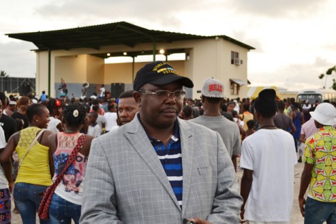 Bernard Aperano à la foire municipale, le 22 novembre 2014. © Gabonreview
