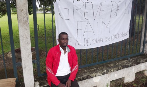 Brice Ndong devant l’Assemblée nationale, le 27 octobre 2014. © Gabonreview