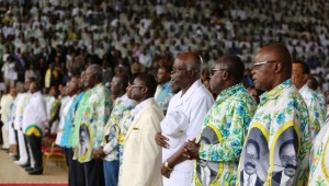 Des vieillards dans le camp du pouvoir ? ©Facebook/Alibongo