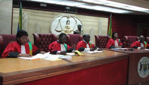 Cour constitutionnelle en session