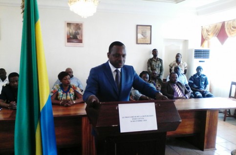 Le procureur de Port-Gentil pendant sa déclaration. © Gabonreview/Louis Mbourou