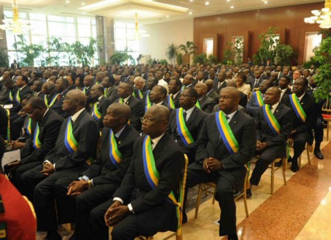 Députés du Gabon lors d’une cérémonie à la présidence de la République. © afriqueactualite.com