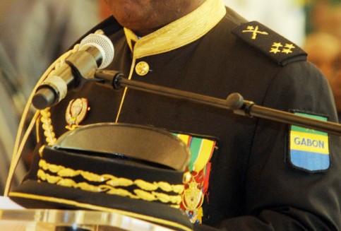 La tenue d’apparat chef d'état-major général des Forces armées gabonaises. © DCP-Gabon