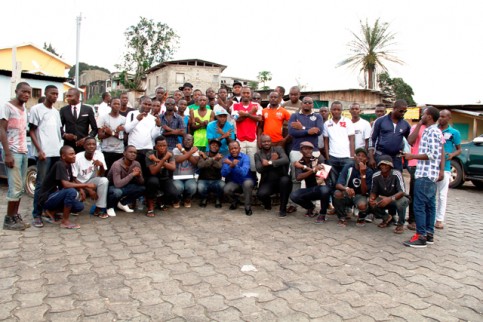 Photo du groupe «Gardiens du Gabon» au sortir d’une opération de sensibilisation. © D.R