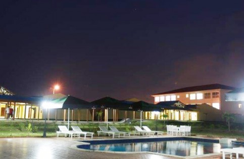 Vue du l’Héliconia Garden Hôtel d’Angondjé, privé d’électricité depuis le 21 mai 2015 au soir. © D.R.