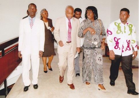 Jean-Eyeghe-Ndong-et-les-autres-independants-avant-la-conference-de-presse-du-13-janvier-2013.@Desire-Clitandre