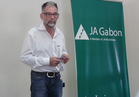 Serge Delonay, lors de son exposé le 10 mars à Libreville. © Gabonreview