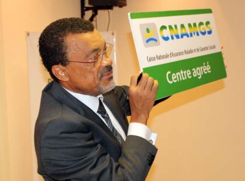 Le directeur général de la Caisse d’assurance maladie et de garantie sociale (CNAMGS), le Pr Michel Mboussou (image d’archive). © Didier Manika/CNAMGS
