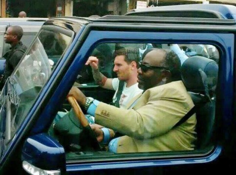 Lionel Messi : Tapis rouge en culotte grunge au Gabon, mais costume cravate à Rome, à son arrivée au Brésil ou lorsqu’il est reçu par Cristina Fernandez de Kirchner, présidente de l’Argentine. Bug du Protocole d’Etat gabonais ? © D.R.