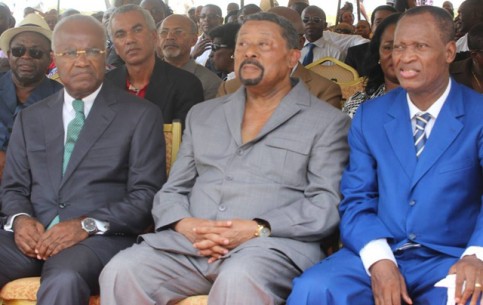 René Ndemezo’Obiang (à droite) a rejoint le Front de l’opposition pour l’alternance. © Infoskinguele