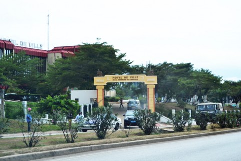Le nouveau portail de l’Hôtel de ville. © Gabonreview