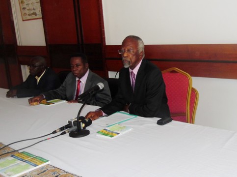 Le Pr Pierre André Kombila, le 18 octobre 2014 à Libreville. © Gabonreview