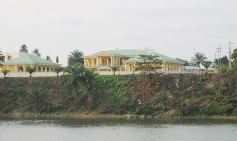 Palais-Presidentiel-de-Mouila.
