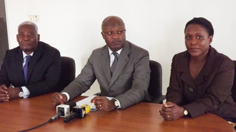 Au centre, Paul-marie Gondjout, secrétaire exécutif adjoint de l'Union nationale (image d’archive). © Gabonreview