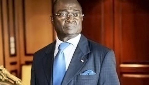 Paul Biyoghe Mba a démissionné à titre réglementaire de son poste de Premier Ministre le 13 février 2012