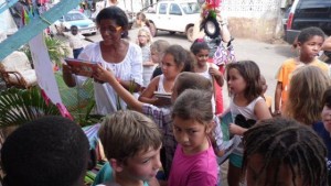 REMISE DE LIVRES.JPG-12e77d5a