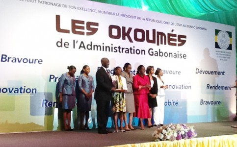 Remise-du-Grand-Okoume-par-le-premier-ministre-Raymond-Ndong-Sima