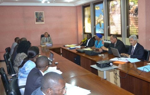 Désiré Guedon et un aperçu du comité de pilotage de la CVRO, le 13 novembre 2014. © Gabonreview
