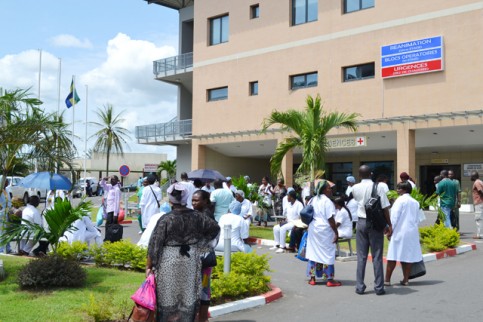 Sit-in-infirmiers-chul-libreville-gabon