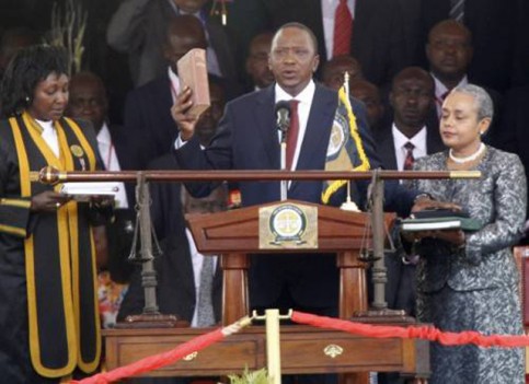 (Uhuru Kenyatta, investiture le 09 avril 2013) - Uhuru Kenyatta est très critiqué pour sa gestion de la sécurité du Kenya.