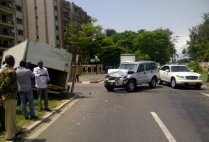 Un violent accident de la circulation  sur la voie express de Libreville