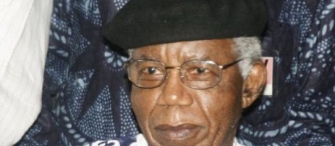 Un des pères de la littérature africaine moderne, l'écrivain nigérian Chinua Achebe, auteur du roman culte "Le monde s'effondre", est décédé à l'âge de 82 ans, a annoncé son éditeur vendredi. | Abayomi Adeshida