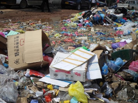 Environnement : La poubelle du carrefour Léon Mba menace