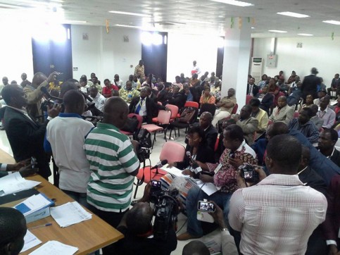 L’ambiance lors de la lecture du rapport du dialogue social d’Agondjé. © facebook/mvemess