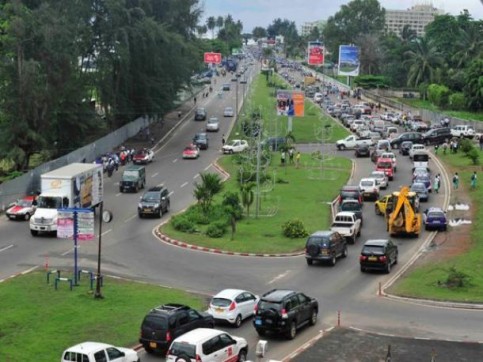 education-des-eleves-dans-la-rue-et-circulation-perturbee