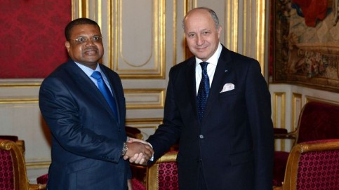 Nicolas Tiangaye, Premier ministre centrafricain avec Laurent Fabius, ministre français des affaires étrangères, lundi à Paris