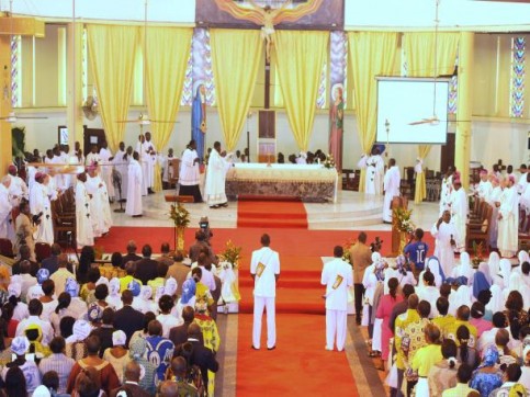 fete-de-noel-contradictions-doctrinales-dans-le-milieu-ecclesiastique-gabonais