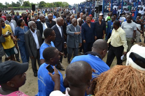 L’arrivée au stade Divungui de Port-Gentil des leaders du Front de l’opposition pour l’alternance, le 22 novembre 2014. © Gabonreview