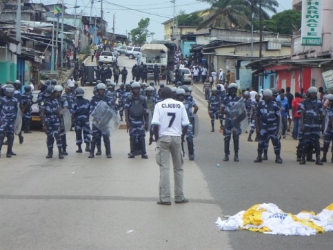 Gabon Tension - Meeting contre meeting