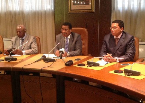  Les représentants du gouvernement à la rencontre du 27 janvier 2015. © Primature-Gabon