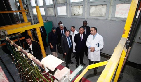 Désiré Guédon visite une centrale de production électrique de la STEG à Sidi Abdelhamid (Tunisie). © D.R.