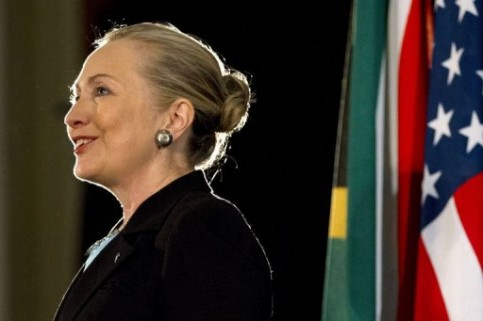 Hillary Clinton fait un discours dans une université du Cap, en Afrique du sud, le 8 août 2012 (Pool/AFP, Jacquelyn Martin)