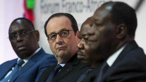 De gauche à droite : les présidents sénégalais (Macky Sall), français (François Hollande), gabonais (Ali Bongo) et ivoirien (Alassane Ouattara) lors du Forum franco-africain à Paris, le 6 février 2015.REUTERS/Ian Langsdon/Pool