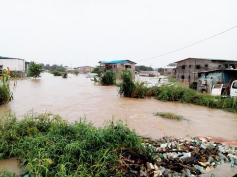 Scène d’inondation très récente à Libreville. © Facebook/Infos Kinguélé/Eddybigboss