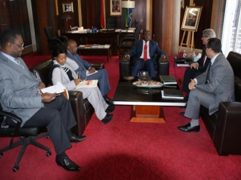 lambassadeur-du-gabon-au-maroc-recoit-des-responsables-du-groupe-managem