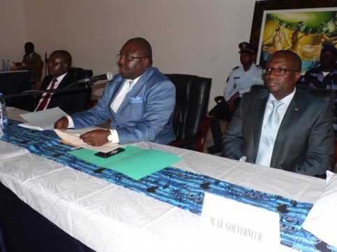 le_maire_de_port-gentil_au_centre_dkt_