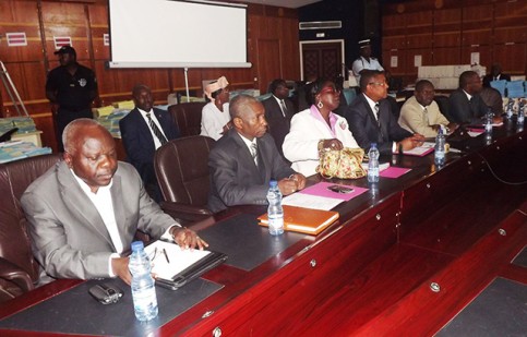 Les ministres de la Fonction publique, et de l’Éducation nationale avec leurs secrétaires généraux. © Gabonreview 