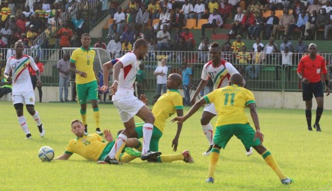 Les buts sud africains ont été inscrits par Thulane Hiatshwayo à la 37ème minute, Sibusiso Vilakazi (51ème) et Dean Furman (54ème).