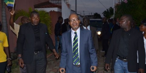 L'opposant André Mba Obame arrivant à Libreville. | AFP/PATRICK FORT