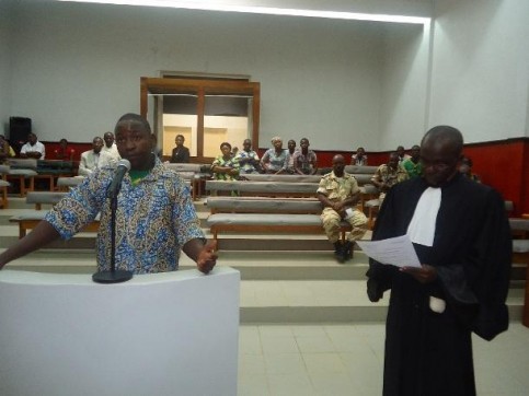 mouila-cour-criminelle-huit-ans-de-prison-pour-un-trafiquant-de-faux-billets