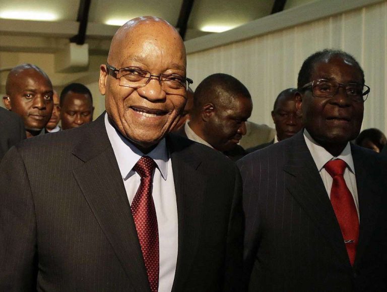 Zimbabwe : Robert Mugabe « détenu », l’Union africaine dénonce « un coup d’État »